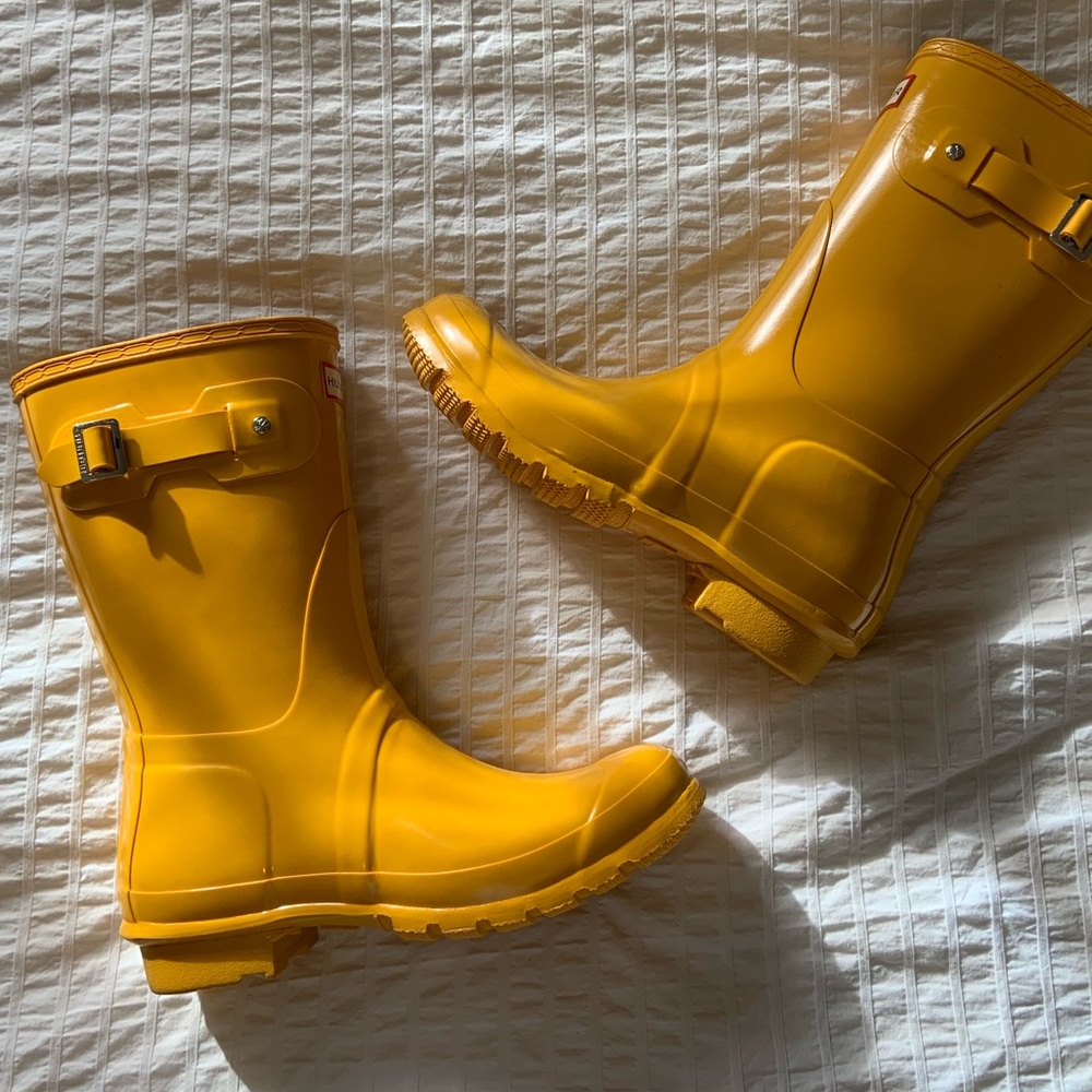 Hunter Yellow Short Gloss Rainboots